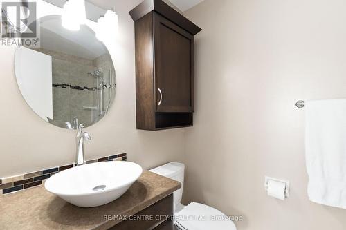 51 Camden Place, London, ON - Indoor Photo Showing Bathroom