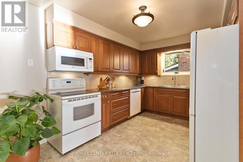 51 Camden Place, London, ON - Indoor Photo Showing Kitchen