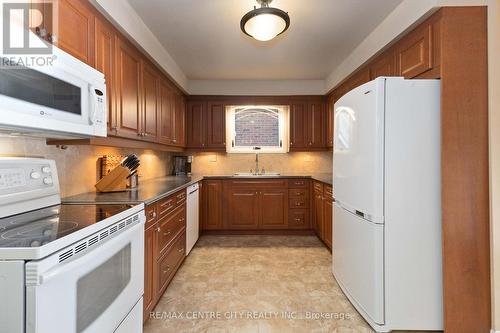 51 Camden Place, London, ON - Indoor Photo Showing Kitchen