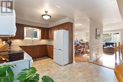 51 Camden Place, London, ON - Indoor Photo Showing Kitchen