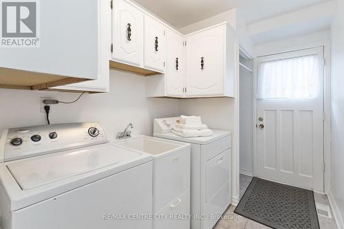 51 Camden Place, London, ON - Indoor Photo Showing Laundry Room