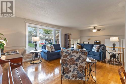 51 Camden Place, London, ON - Indoor Photo Showing Living Room