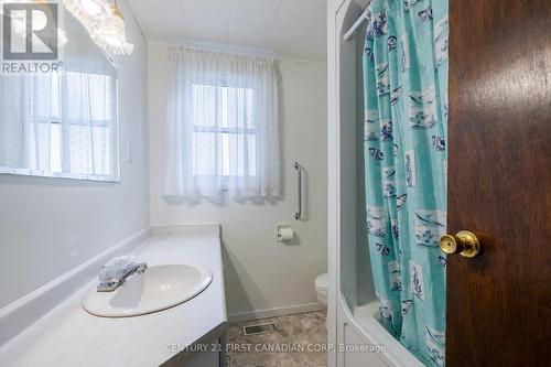 38 York Street W, Chatham-Kent (Ridgetown), ON - Indoor Photo Showing Bathroom