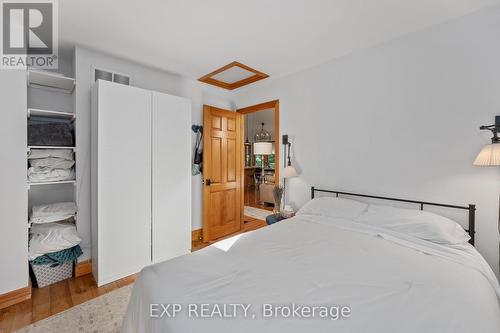 105 Hedge Road, Georgina, ON - Indoor Photo Showing Bedroom