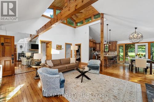 105 Hedge Road, Georgina, ON - Indoor Photo Showing Living Room