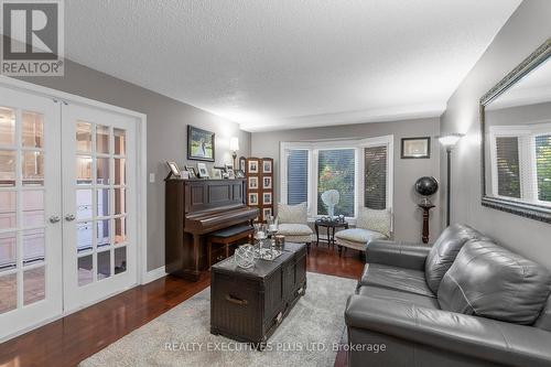 8 Lombardy Crescent, Brampton, ON - Indoor Photo Showing Living Room