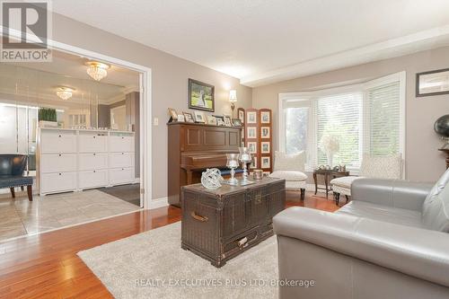 8 Lombardy Crescent, Brampton, ON - Indoor Photo Showing Living Room