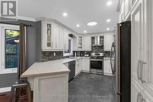 8 Lombardy Crescent, Brampton, ON - Indoor Photo Showing Kitchen With Upgraded Kitchen