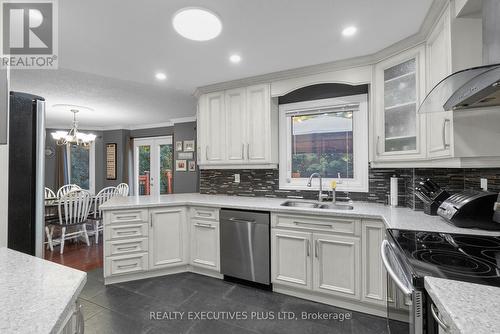 8 Lombardy Crescent, Brampton, ON - Indoor Photo Showing Kitchen With Double Sink With Upgraded Kitchen