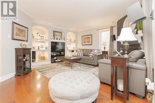 8 Lombardy Crescent, Brampton, ON - Indoor Photo Showing Living Room