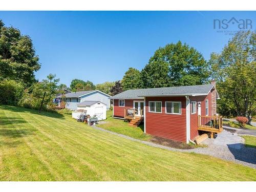 16 Rand Street, Hantsport, NS 