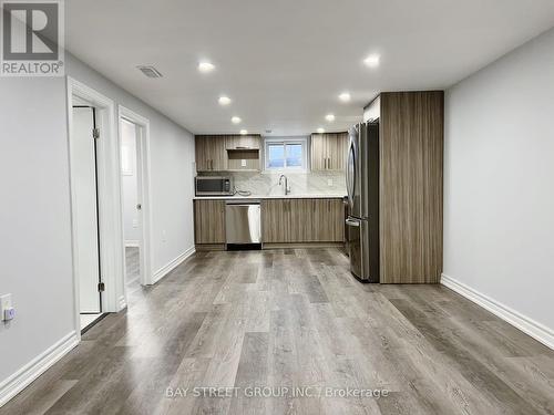 1403 Old Green Lane, East Gwillimbury, ON - Indoor Photo Showing Kitchen