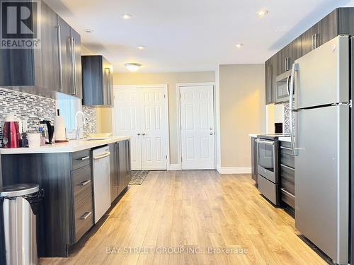 1403 Old Green Lane, East Gwillimbury, ON - Indoor Photo Showing Kitchen With Upgraded Kitchen