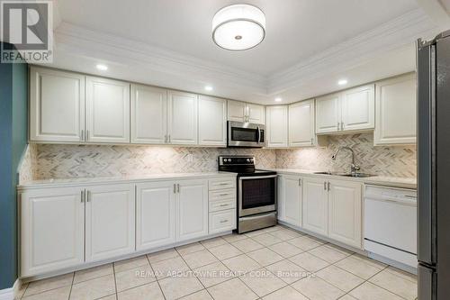 503 - 1201 North Shore Boulevard E, Burlington, ON - Indoor Photo Showing Kitchen With Upgraded Kitchen