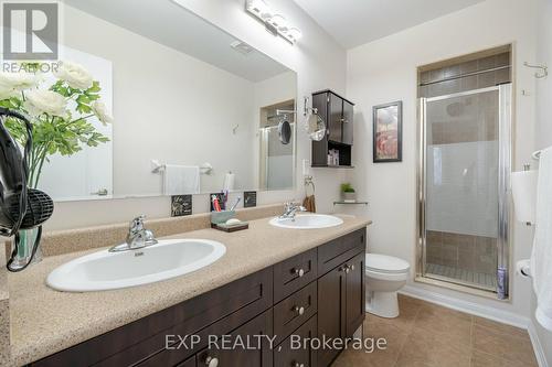 504 Cavanagh Lane, Milton, ON - Indoor Photo Showing Bathroom