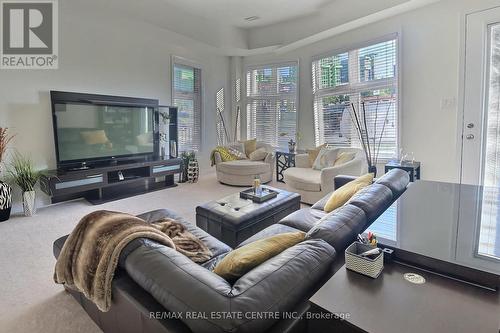 5 - 22 Spring Creek Drive, Hamilton, ON - Indoor Photo Showing Living Room