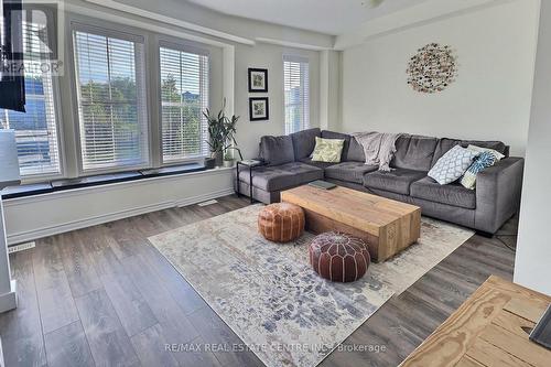 5 - 22 Spring Creek Drive, Hamilton, ON - Indoor Photo Showing Living Room