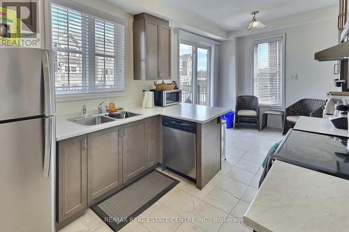 5 - 22 Spring Creek Drive, Hamilton, ON - Indoor Photo Showing Kitchen With Double Sink