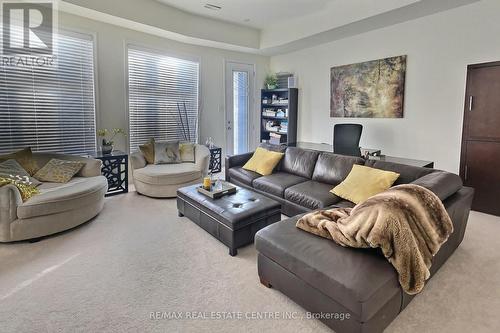 5 - 22 Spring Creek Drive, Hamilton, ON - Indoor Photo Showing Living Room