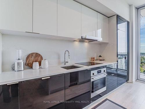 Ph02-170 Bayview Ave, Toronto, ON - Indoor Photo Showing Kitchen With Upgraded Kitchen