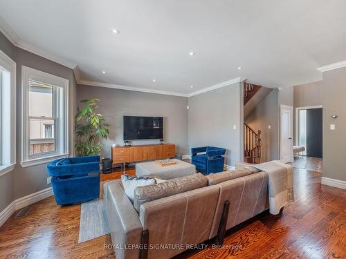 1294 Commerce St, Pickering, ON - Indoor Photo Showing Living Room