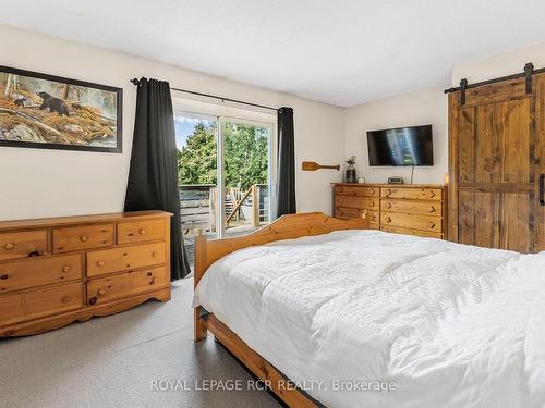 56 Maple Ave, Adjala-Tosorontio, ON - Indoor Photo Showing Bedroom