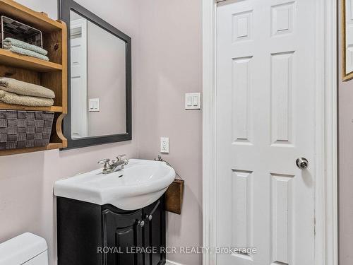 56 Maple Ave, Adjala-Tosorontio, ON - Indoor Photo Showing Bathroom