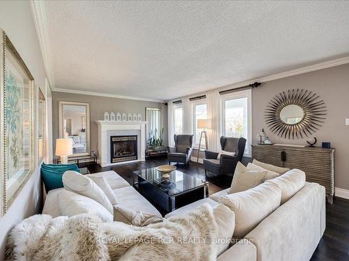 21324 Mccowan Rd, East Gwillimbury, ON - Indoor Photo Showing Living Room With Fireplace