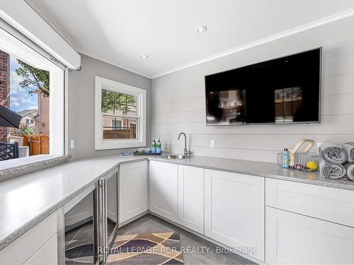 13 James Ratcliff Ave, Whitchurch-Stouffville, ON - Indoor Photo Showing Kitchen