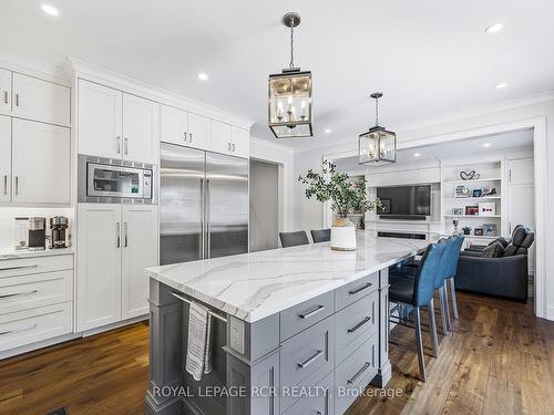 13 James Ratcliff Ave, Whitchurch-Stouffville, ON - Indoor Photo Showing Kitchen With Upgraded Kitchen