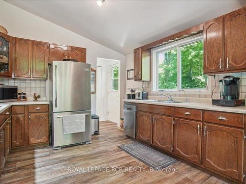 859 Sixth St N, South Bruce Peninsula, ON - Indoor Photo Showing Kitchen With Double Sink