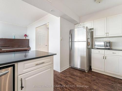 1702-155 Marlee Ave, Toronto, ON - Indoor Photo Showing Kitchen