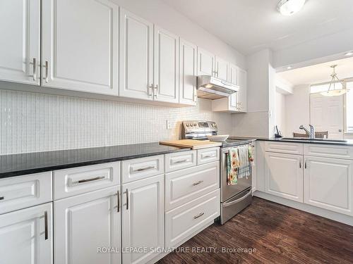 1702-155 Marlee Ave, Toronto, ON - Indoor Photo Showing Kitchen