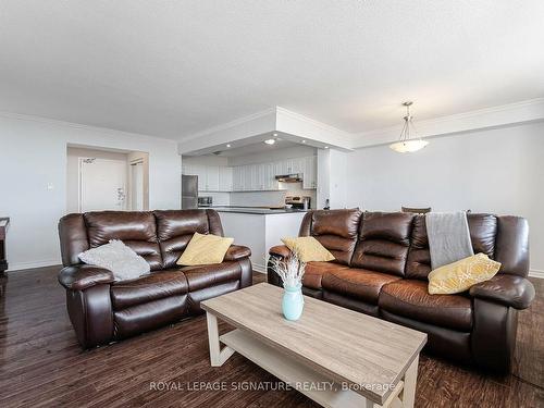 1702-155 Marlee Ave, Toronto, ON - Indoor Photo Showing Living Room