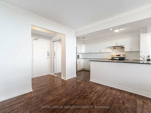 1702-155 Marlee Ave, Toronto, ON - Indoor Photo Showing Kitchen