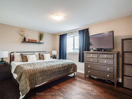 25-574 Pinedale Ave, Burlington, ON - Indoor Photo Showing Bedroom