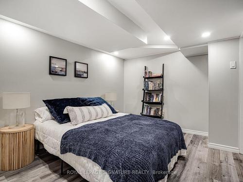 25-574 Pinedale Ave, Burlington, ON - Indoor Photo Showing Bedroom