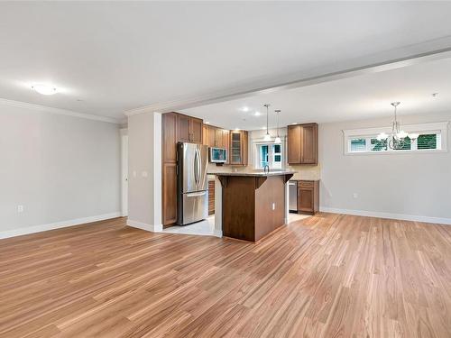 202-535 Heatherdale Lane, Saanich, BC - Indoor Photo Showing Kitchen