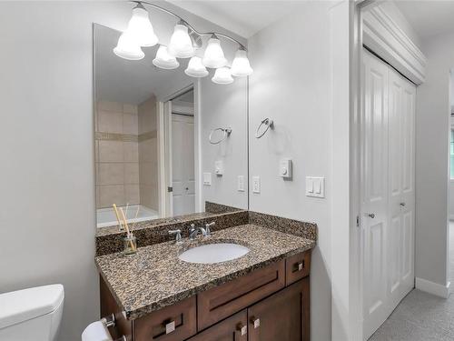 202-535 Heatherdale Lane, Saanich, BC - Indoor Photo Showing Bathroom