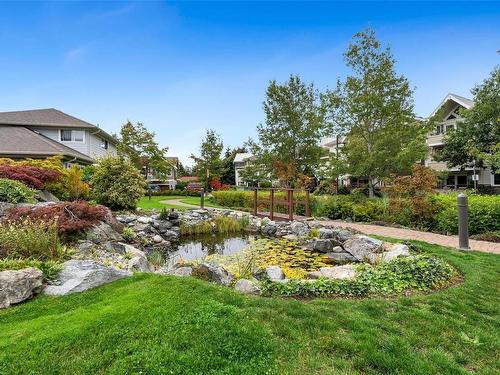 202-535 Heatherdale Lane, Saanich, BC - Outdoor