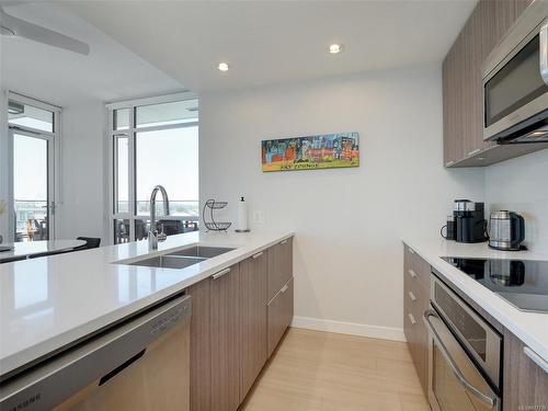 1602-728 Yates St, Victoria, BC - Indoor Photo Showing Kitchen With Double Sink