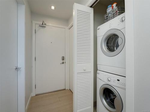 1602-728 Yates St, Victoria, BC - Indoor Photo Showing Laundry Room