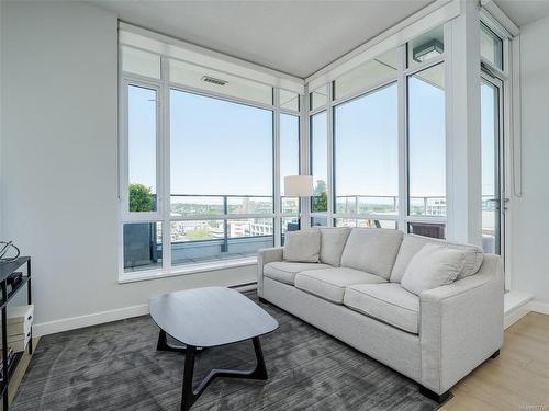 1602-728 Yates St, Victoria, BC - Indoor Photo Showing Living Room