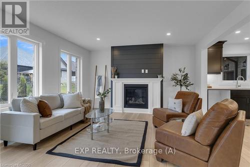 516 Newfoundland Street, Wellington North (Mount Forest), ON - Indoor Photo Showing Living Room With Fireplace