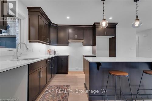 516 Newfoundland Street, Wellington North (Mount Forest), ON - Indoor Photo Showing Kitchen