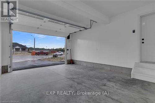 516 Newfoundland Street, Wellington North (Mount Forest), ON - Indoor Photo Showing Garage