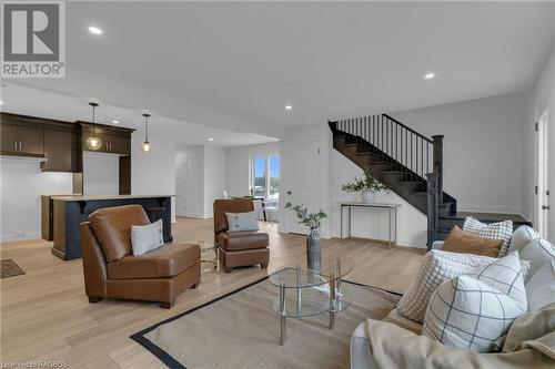 516 Newfoundland Street, Mount Forest, ON - Indoor Photo Showing Living Room