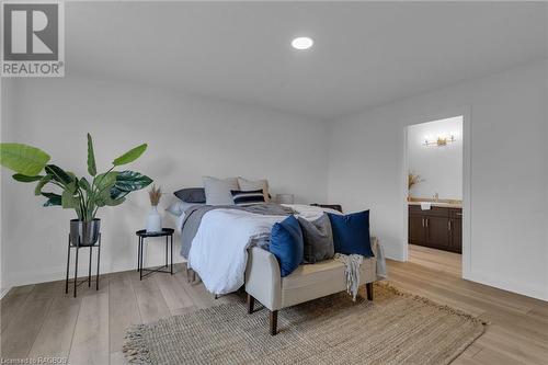 516 Newfoundland Street, Mount Forest, ON - Indoor Photo Showing Bedroom