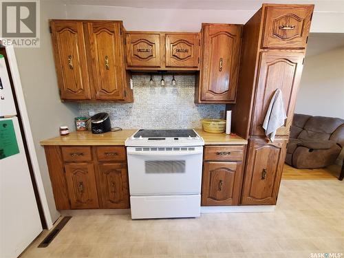 128 3Rd Avenue W, Ponteix, SK - Indoor Photo Showing Kitchen