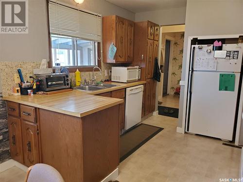 128 3Rd Avenue W, Ponteix, SK - Indoor Photo Showing Kitchen With Double Sink